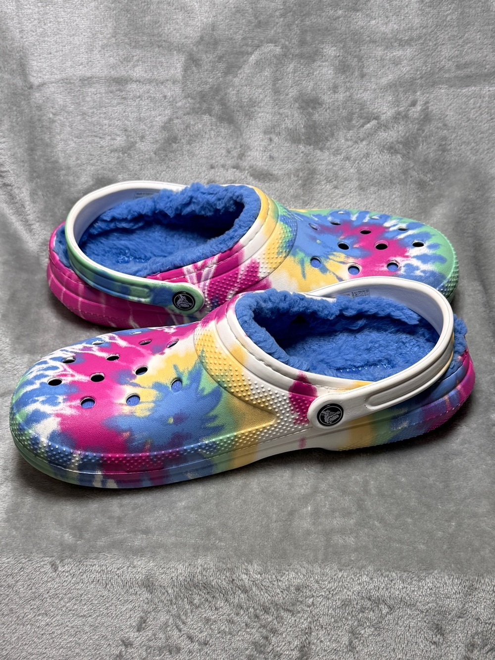 CROCS-NWOT-Classic Fuzz Lined Tie-Dye Clogs Rainbow Colorful Cozy Size 11W/9M